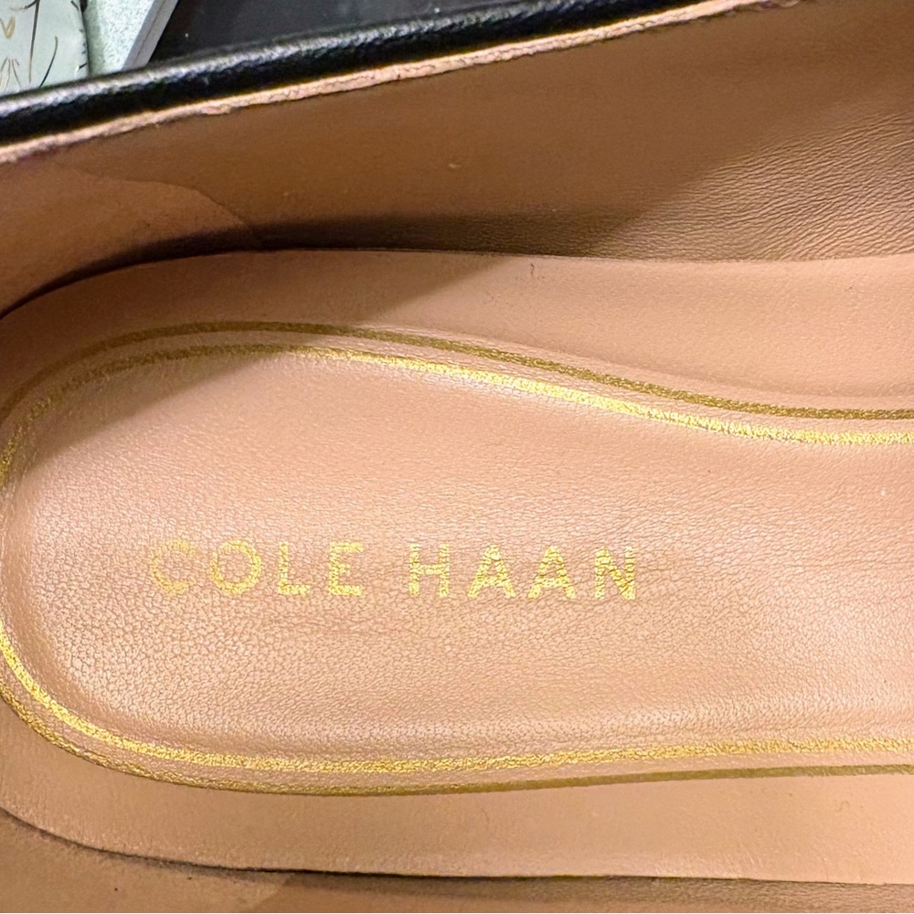 Cole Hahn Women’s Flats - Picture 2 of 4
